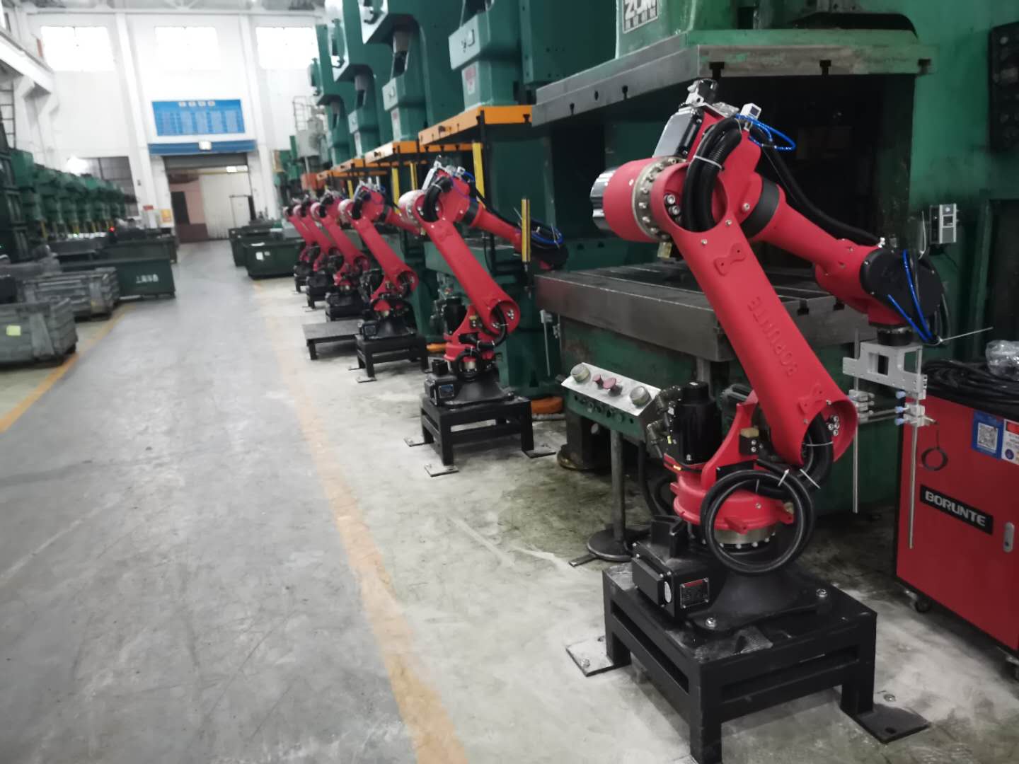 沖壓機器人常州萊柯工業.jpg